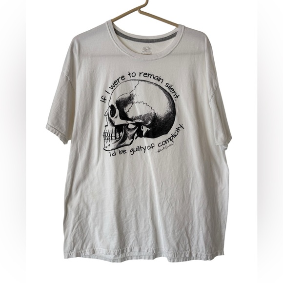 Fruit of the Loom Other - Fruit of the Loom White Skull Graphic Tee